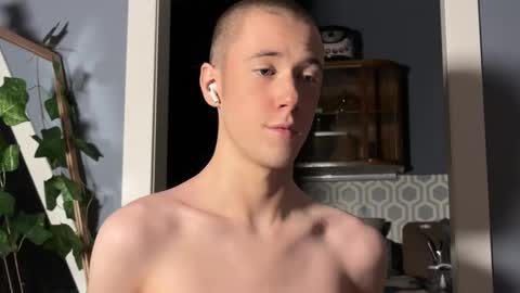 Snapshot of alexwos chatting on December 6, 9:07 pm Alex online show from December 6, 9:07 pm