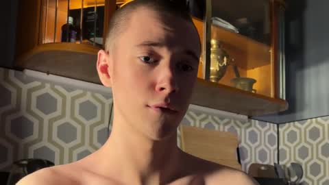 Snapshot of alexwos chatting on December 16, 3:30 am Alex online show from December 16, 3:30 am