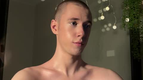 Snapshot of alexwos chatting on February 6, 8:23 pm Alex online show from February 6, 8:23 pm