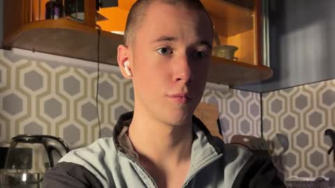 Snapshot of alexwos chatting on December 17, 12:01 am Alex online show from December 17, 12:01 am