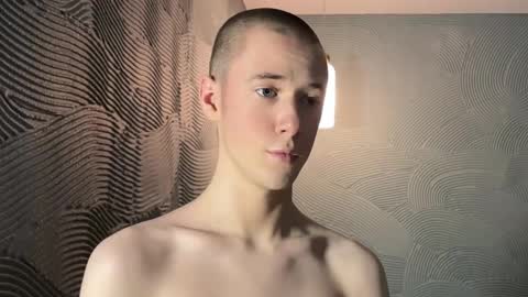 Snapshot of alexwos chatting on December 2, 7:55 pm Alex online show from December 2, 7:55 pm