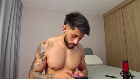 Snapshot of alexxxmachine chatting on September 30, 12:32 am Alex freelance model instagram alex b229 online show from September 30, 12:32 am