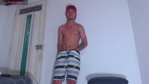 alfredo_rivas online show from June 19, 3:34 am