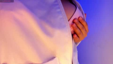     online show from December 8, 8:09 am