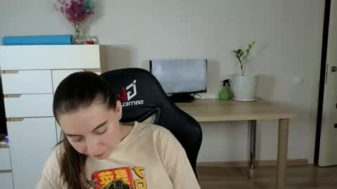 Snapshot of alice_________________________ chatting on October 23, 5:25 pm Alice online show from October 23, 5:25 pm