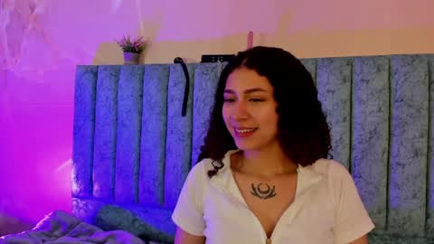 Snapshot of alice_martinez_ chatting on December 4, 7:33 am alice and amber online show from December 4, 7:33 am