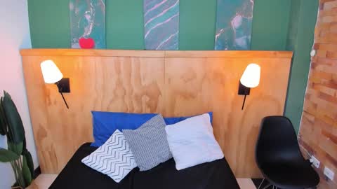 Alice and Asia online show from November 17, 7:05 pm