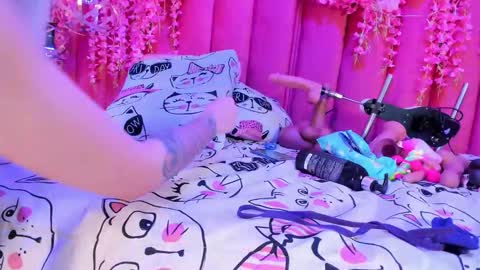 Snapshot of alicebenett_ chatting on October 3, 9:01 pm online show from October 3, 9:01 pm