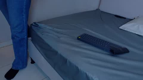 alicecoffin online show from August 3, 10:49 pm