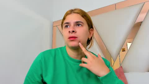 AliceCruz online show from June 12, 12:15 pm