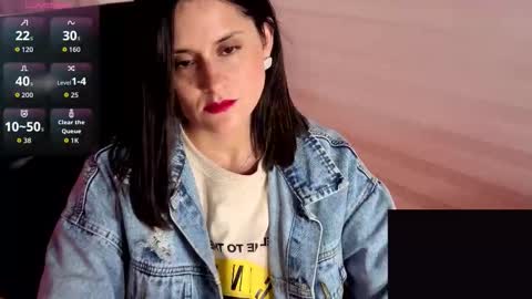Snapshot of alicee_milf_ chatting on October 23, 11:34 am Aleja online show from October 23, 11:34 am