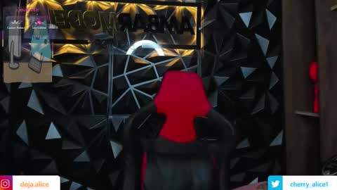 Snapshot of alicee_salvatore chatting on October 8, 7:03 am Alice Salvatore online show from October 8, 7:03 am