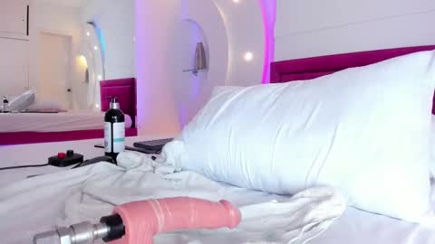 Alice  online show from February 9, 7:37 am