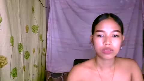 aliceinthewonderland21 online show from December 20, 12:45 pm