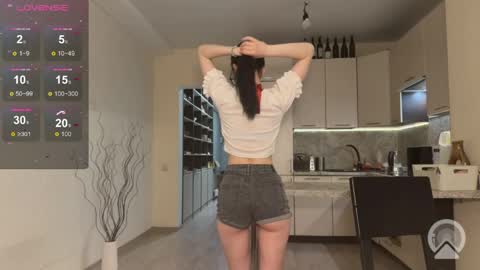 alicelaney online show from April 4, 8:38 pm