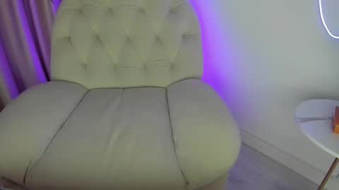 AliceLevine online show from October 28, 5:19 am