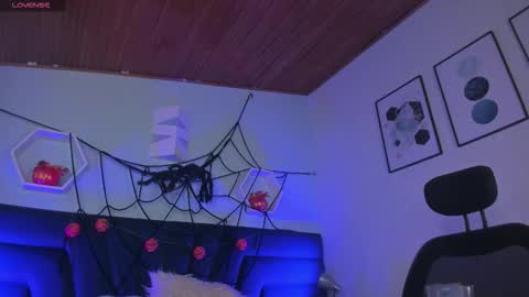 Snapshot of alices_kingsley chatting on October 20, 7:41 pm Alice online show from October 20, 7:41 pm