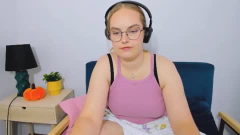 alicesensitive online show from November 4, 11:55 am