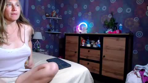 alicewetsquirt online show from July 23, 8:06 pm