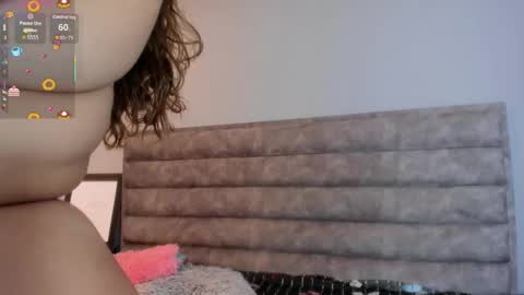 Snapshot of aliciabloom_1 chatting on October 17, 1:04 pm Alicia online show from October 17, 1:04 pm