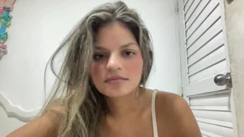 Snapshot of alicie_ebony1 chatting on December 9, 11:45 pm luisa online show from December 9, 11:45 pm