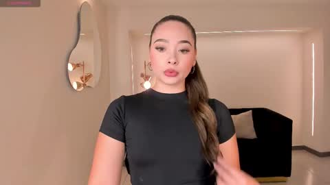 alinakravitz_ online show from March 2, 12:23 pm