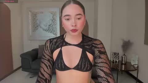 alinakravitz_ online show from June 12, 6:18 pm