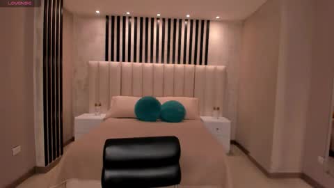 alinakravitz_ online show from January 8, 11:49 am