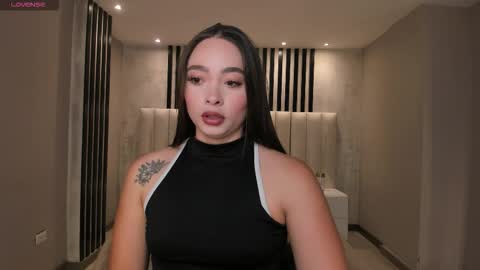 alinakravitz_ online show from March 15, 5:49 pm