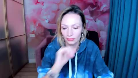 AlinaMoor online show from December 20, 12:45 pm