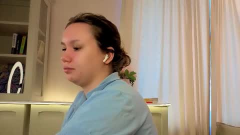 Alisia online show from February 14, 8:28 am