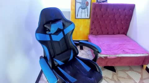 ALISON MOON online show from October 20, 11:15 am