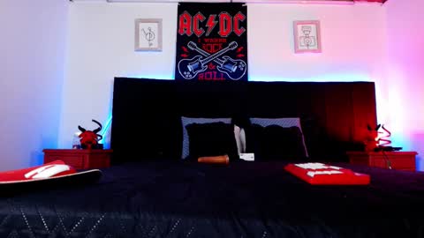 Alisse online show from March 25, 1:07 pm