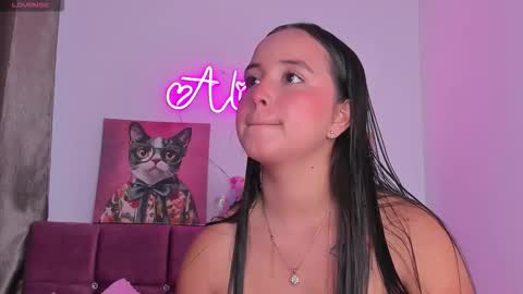 Snapshot of alissonsweet18_ chatting on October 21, 12:21 pm Alisson online show from October 21, 12:21 pm