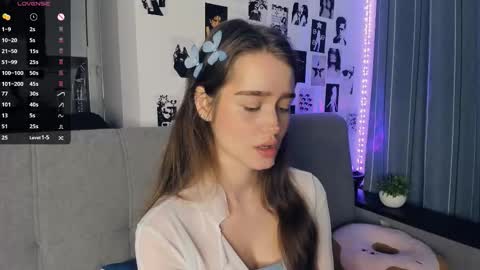 Alivia online show from November 10, 9:34 am