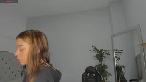 alix_18 online show from October 22, 11:23 am