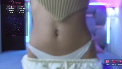 alix_kitty_ online show from March 22, 10:25 pm