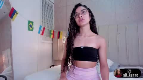 alizza_ online show from June 19, 11:49 am