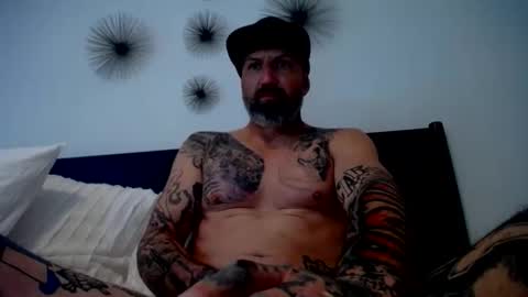 allaroundamazing13 online show from February 15, 10:19 pm