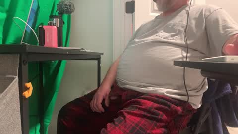 Allergictolove online show from February 15, 4:25 am