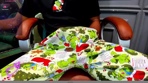 Snapshot of allessandrosantos chatting on December 25, 12:37 pm                                 Help me reach 100 likes online show from December 25, 12:37 pm