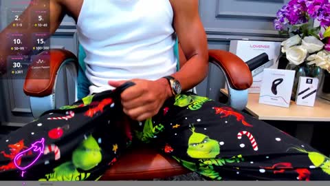 Snapshot of allessandrosantos chatting on December 21, 12:49 pm                                 Help me reach 100 likes online show from December 21, 12:49 pm