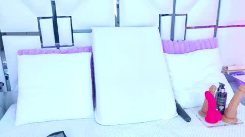 Allicia online show from February 20, 11:45 am