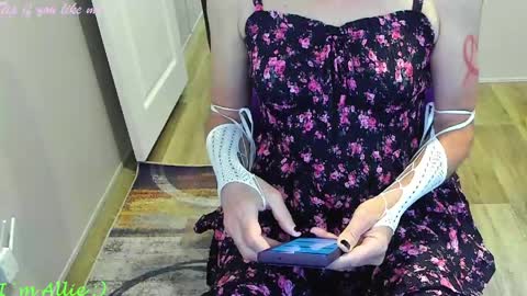 Allie online show from April 11, 2:54 pm