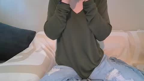 alliebearx online show from April 8, 8:45 pm