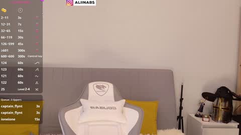 Snapshot of alllinaeve chatting on January 25, 2:58 am Alina online show from January 25, 2:58 am