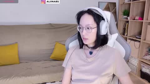 Snapshot of alllinaeve chatting on February 24, 6:05 am Alina online show from February 24, 6:05 am