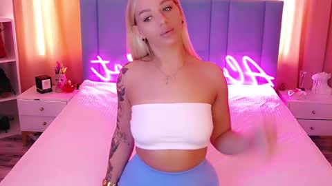 AlwaysHot online show from March 11, 2:32 am