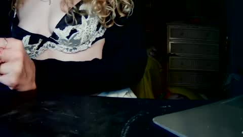 allycat4xoxo online show from June 18, 3:01 am