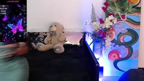Snapshot of alma_art_ chatting on February 17, 3:58 am alma_art_ online show from February 17, 3:58 am